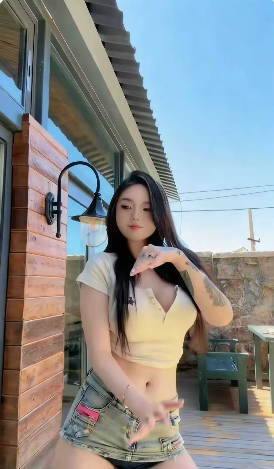 《Meena 成美男》高清全集中文版未删减-免费在线看无广告-网盘观看便捷备份-一次看遍Meena成美男